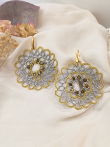 (Copia) Grandes boucles d'oreilles bouclier bicoleur en dentelle et verre TOURNESOL.